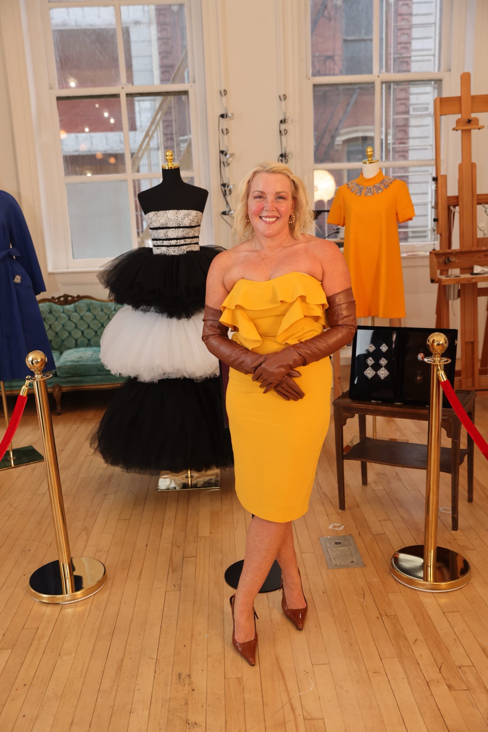 Guest in yellow lace dress
