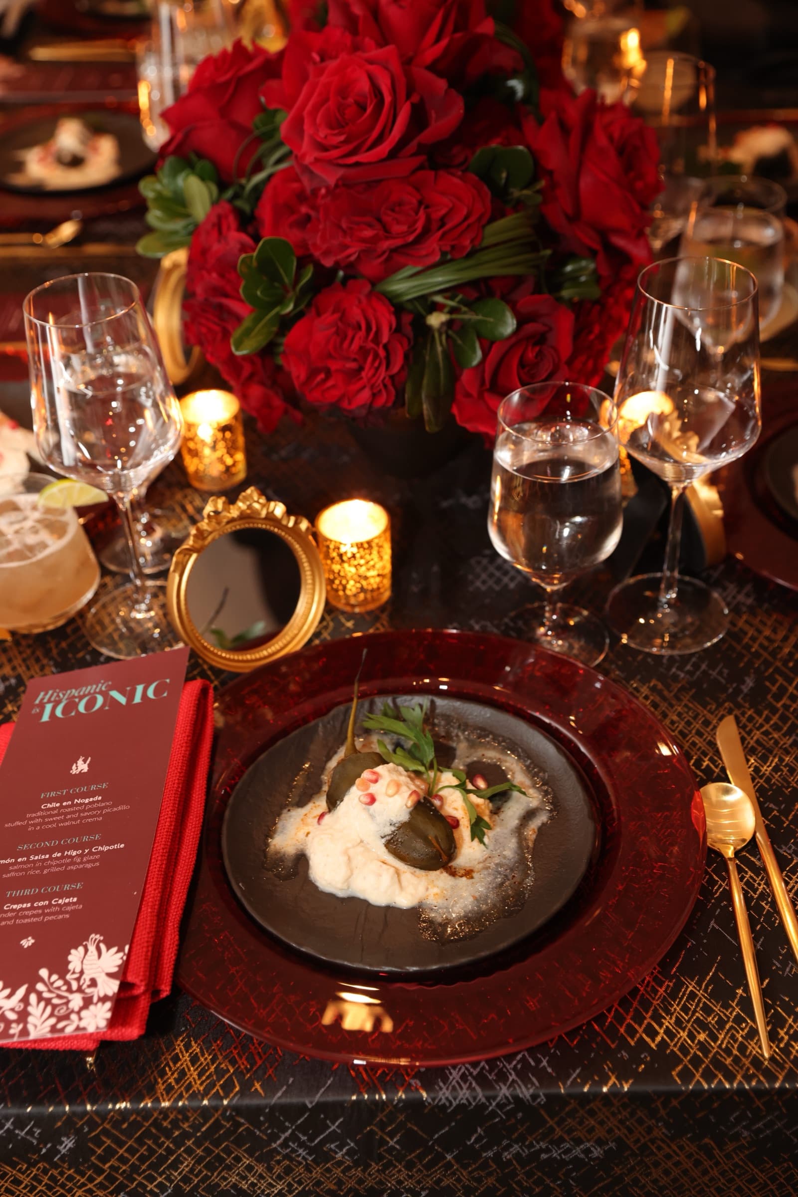 Chile en Nogada place setting